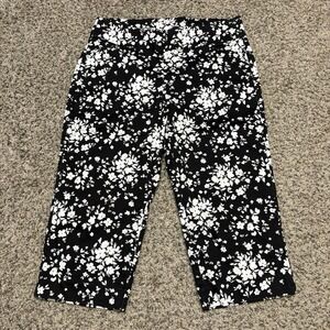 Croft & Barrow‎ Effortless Stretch Capri Pants Womens 6P Black White Floral